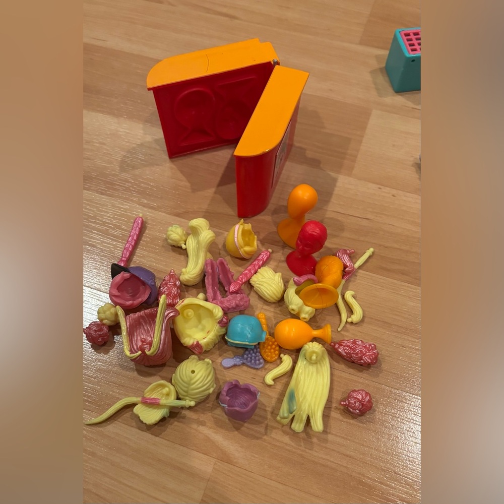 Vintage 2000’s Large Lot Polly Pockets Designer Mall Playset - Picture 3 of 8